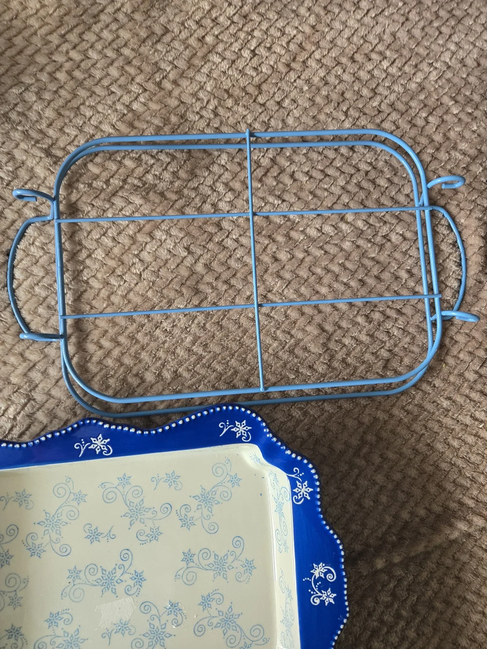 Temp-tations by Tara Floral Lace Blue 2.5 Qt Casserole Baker Dish Wire Rack